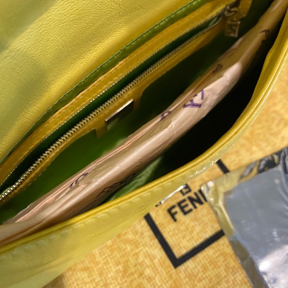FENDI BAGUETTE NWT VINTAGE YELLOW LEATHER FENDI SERIAL NUMBER SILVER PACKET - Picture 13 of 16